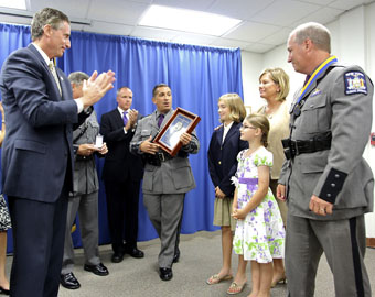 D'Amico presents award